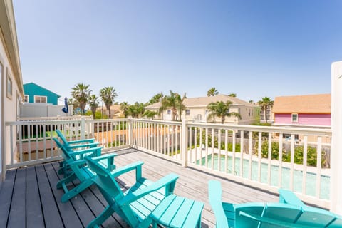 Endless skies, family fun, and sun-kissed skin are on the menu on South Padre Island!