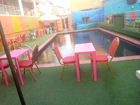 4 outdoor pools