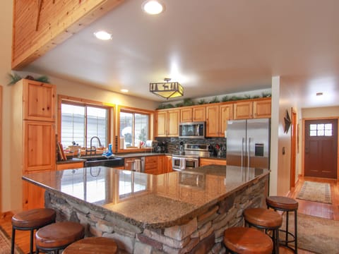 Seating 6 for at kitchen island