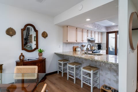 The breakfast bar has stools for 3