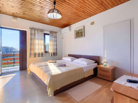Property, Furniture, Comfort, Window, Wood, Bed Frame, Shade, Architecture, Interior Design