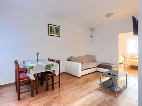 Table, Furniture, Property, Couch, Interior Design, Wood, Comfort, Chair, Floor, Picture Frame