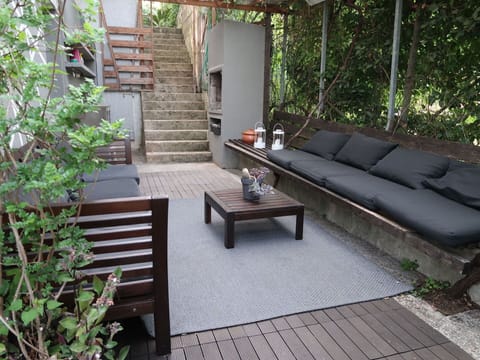 Plant, Furniture, Table, Property, Couch, Building, Wood, Outdoor Furniture, Interior Design, Studio Couch