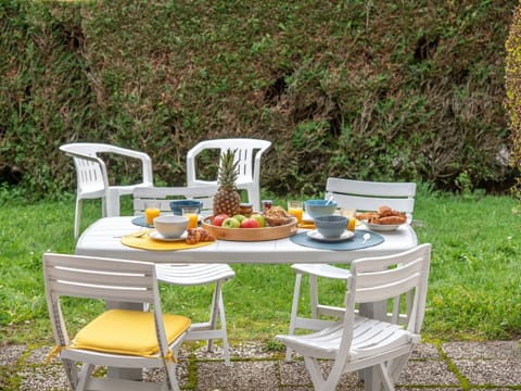 Table, Furniture, Plant, Tableware, Food, Chair, Outdoor Table, Nature, Outdoor Furniture, Grass