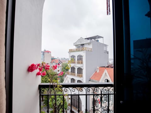 Superior Double Room, 1 King Bed, Balcony, City View | Balcony