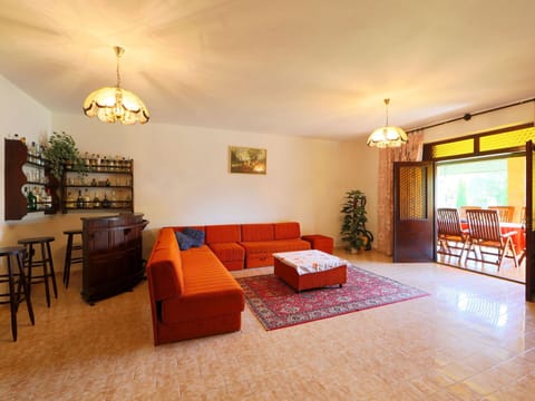Picture Frame, Furniture, Table, Wood, Houseplant, Lighting, Comfort, Interior Design, Building, Plant