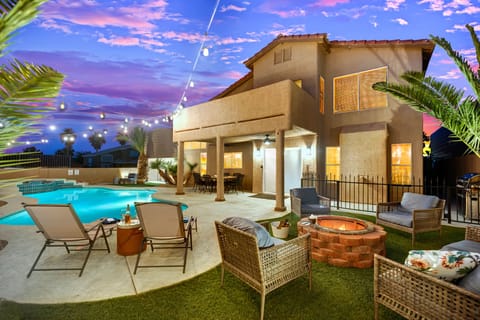 Entertain with ease in the backyard oasis, a recommended favorite of previous guests, a must stay location for the traveling sports families.