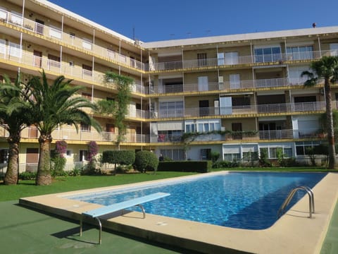 Building, Plant, Daytime, Property, Water, Sky, Window, Azure, Swimming Pool, Tree