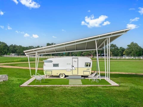 Glamping enthusiasts and all lovers of vintage decor will feel right at home in Miss Abby, a 1961 Shasta that's part of the Palm Springs-inspired Blue Skies Retro Resort.