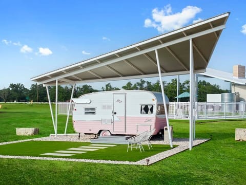 Glamping enthusiasts and all lovers of vintage decor will feel right at home in Miss Lottie, a 1961 Shasta that's part of the Palm Springs-inspired Blue Skies Retro Resort.