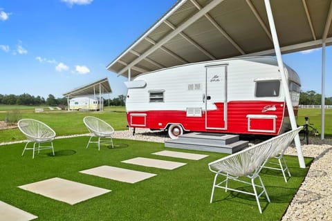 Glamping enthusiasts and all lovers of vintage decor will feel right at home in Miss Willie Mae, a 1961 Shasta that's part of the Palm Springs-inspired Blue Skies Retro Resort.