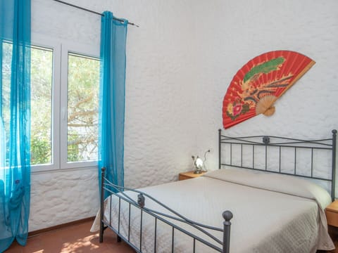 Property, Blue, Window, Comfort, Textile, Wood, Shade, Interior Design, Floor, Bed Frame
