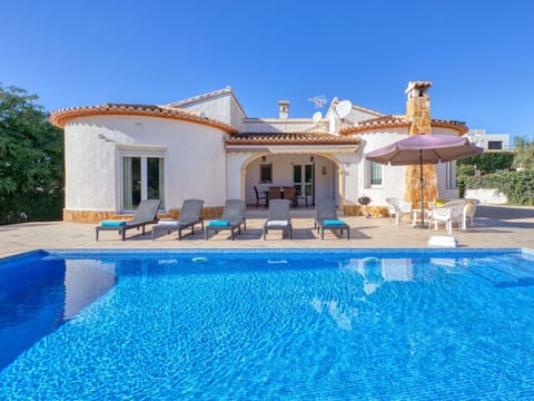 Water, Sky, Plant, Property, Building, Swimming Pool, Azure, Shade, House, Chair