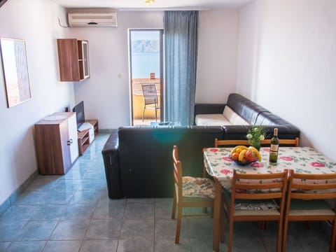 Furniture, Table, Building, Textile, Chair, Interior Design, Floor, Comfort, Picture Frame, Wood