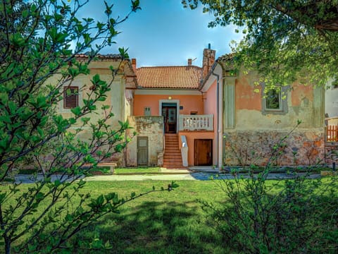 Plant, Building, Sky, Window, Tree, Land Lot, Door, Natural Landscape, Cottage, House