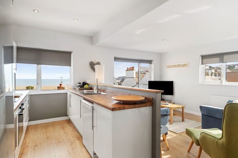 Beautiful sea views, Central