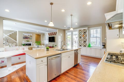 House (4 Bedrooms) | Interior