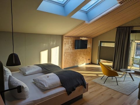 Senior Suite, Mountain View | Hypo-allergenic bedding, minibar, in-room safe, blackout drapes