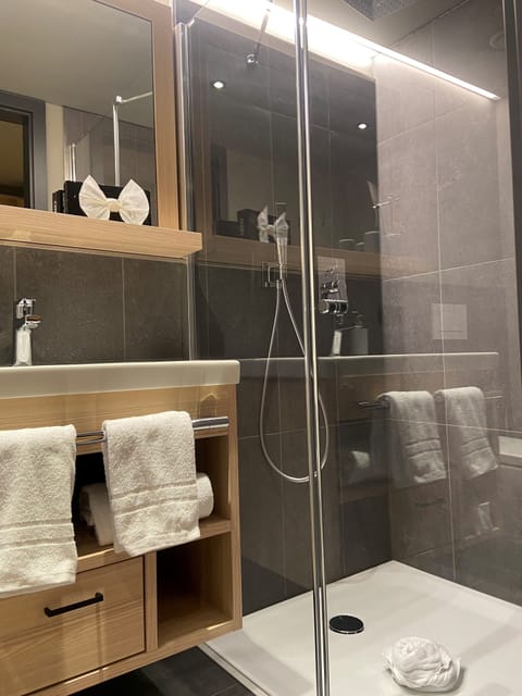 Comfort Room, City View | Bathroom | Shower, rainfall showerhead, hair dryer, heated floors