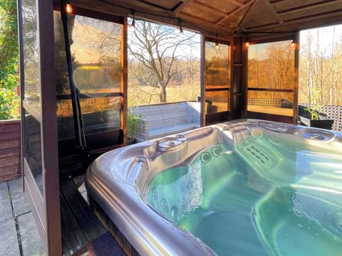 Hot tub | The Mansion House at Kirkhill, Gorebridge, near Edinburgh