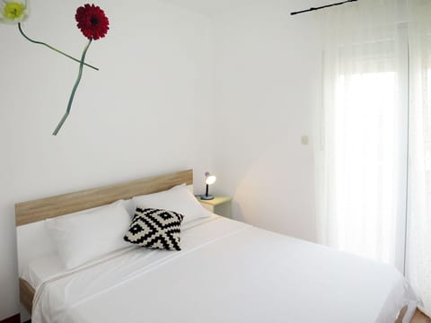 Plant, Flower, Furniture, Property, Comfort, Product, Textile, Interior Design, Lighting, Architecture