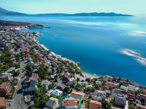 Water, Sky, Building, Daytime, Property, Azure, Nature, Body Of Water, Coastal And Oceanic Landforms, House