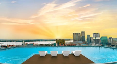 Infinity pool