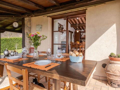 Table, Plant, Furniture, Flowerpot, Wood, Chair, Interior Design, Architecture, Building, Houseplant