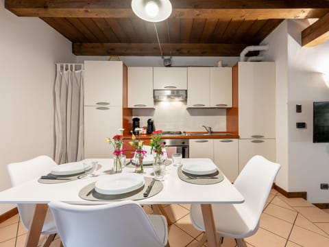 Table, Property, Furniture, Chair, Lighting, Wood, Interior Design, Architecture, Floor, Flooring