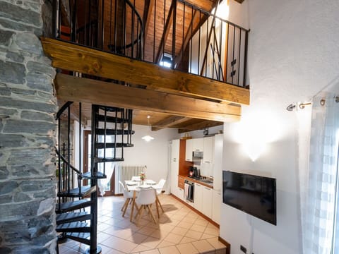 Property, Wood, Building, Interior Design, Architecture, Wall, Floor, Living Room, Flooring, Hardwood