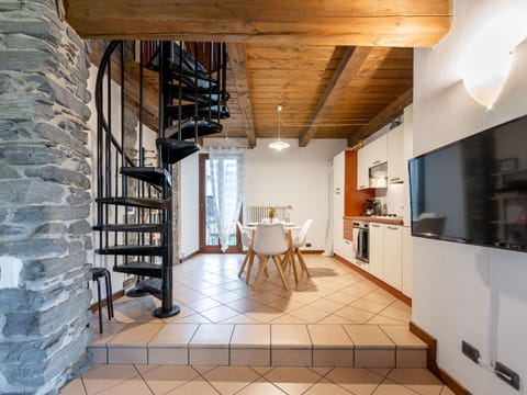 Property, Wood, Interior Design, Shelving, Flooring, Floor, Hardwood, Television, Beam, Ceiling