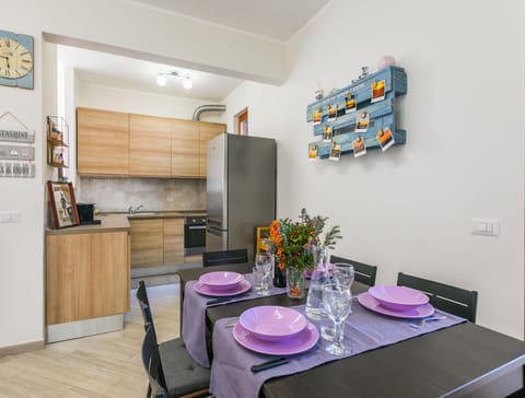 Building, Daytime, Property, Sky, Water, Plant, Window, Swimming Pool, Tree, Urban Design