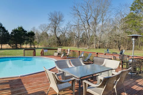 Lebanon Vacation Rental | 3BR | 2BA | 2,100 Sq Ft | 7 Steps Required