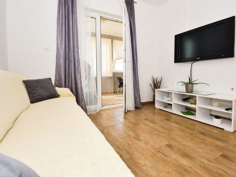 Furniture, Property, Comfort, Wood, Interior Design, Building, Television, Floor, Flooring, Wall