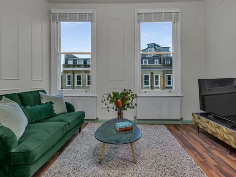 Apartment, Estate, Yard, Lawn, Landscaping, Balcony, Villa
