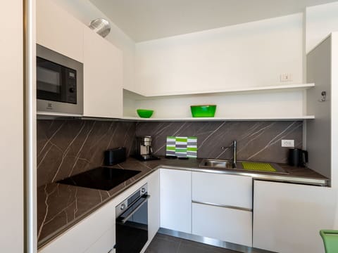 Kitchen, Kitchen Appliance, Countertop, Interior Design, Major Appliance, Flooring, Wood, Cabinetry, Furniture, Kitchen Stove