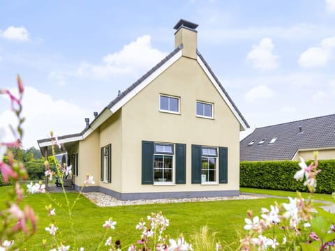 Flower, Cloud, Sky, Plant, Building, Property, Window, House, Land Lot, Cottage