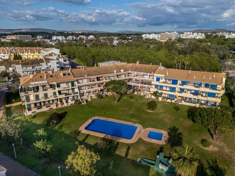 Estate, Mansion, Resort, Apartment, Swimming Pool, Hacienda, Villa, Leisure, Shade, Hotel