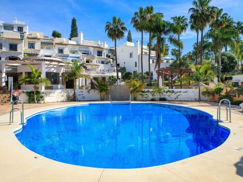 Water, Plant, Sky, Building, Swimming Pool, Azure, Tree, Cloud, Seaside Resort, Arecales