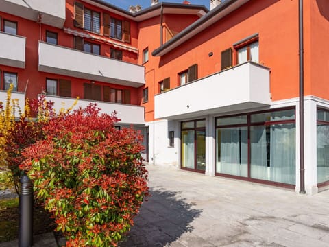 Property, Building, Window, Plant, Flower, Architecture, Neighbourhood, Residential Area, Urban Design