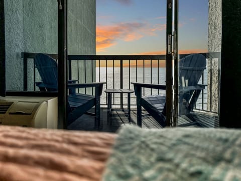 Lounge oceanside: private balcony, sunrise and sunset.