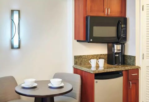 hnlhw-ka-hi-res-studio-kitchenette