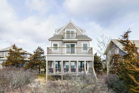Marshfield Vacation Rental | 6BR | 4BA | 1,800 Sq Ft | Stairs Required