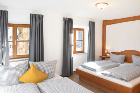 Comfort Double Room | Free WiFi, bed sheets