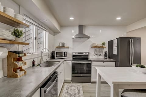 Fully equipped kitchen