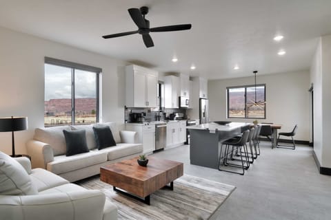 Living Area (Queen Size Sofabed)