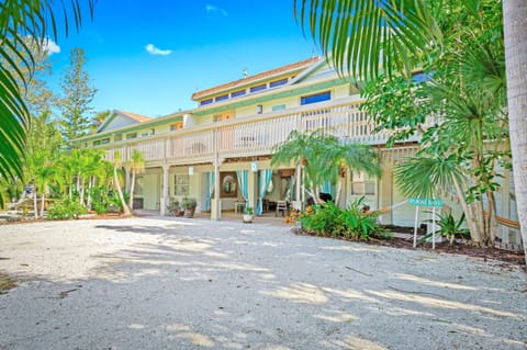 The Coral Cabanas 8BR vacation rental just 8-steps to Siesta Key Beach Access 13.