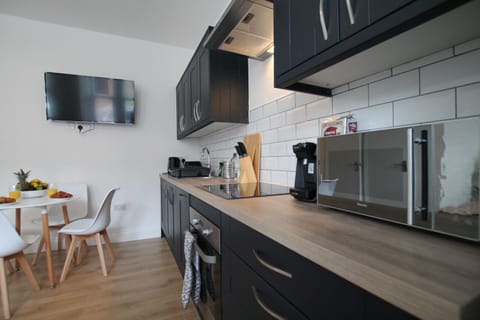 Apartment | Private kitchen | Fridge, microwave, oven, stovetop
