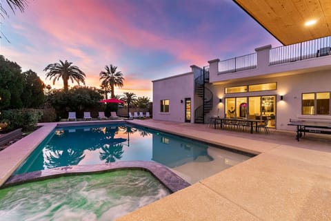 Take a dip while enjoying AZ sunset!