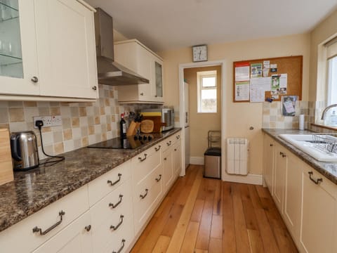 Dishwasher, electric kettle, toaster, cookware/dishes/utensils